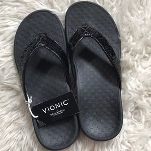 Black Vionic flipflops